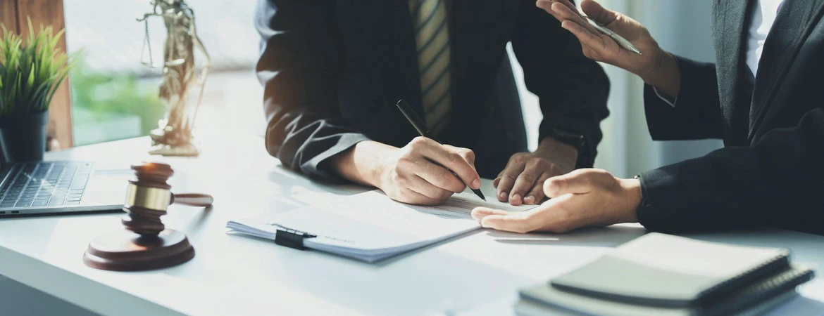 Podpisywanie dokumentów i waga